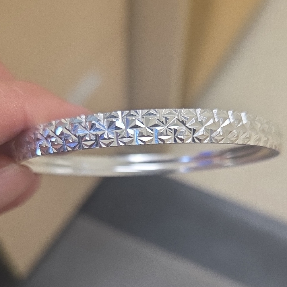 Chic Silver Geometric Bangle